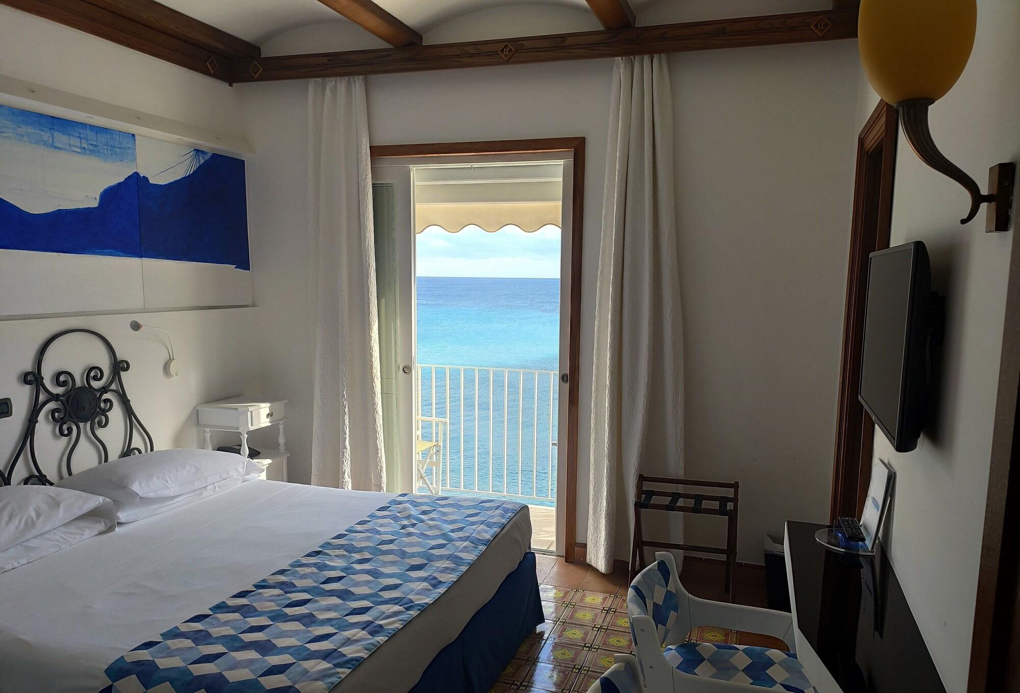 Taverna Del Capitano Marina del Cantone エクステリア 写真