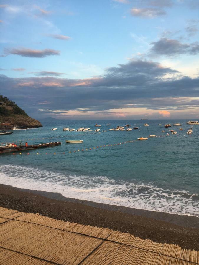 Taverna Del Capitano Marina del Cantone エクステリア 写真